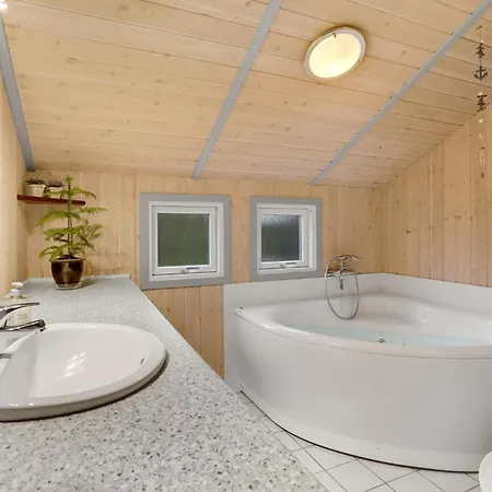 4 Bedroom Gorgeous In בית נופש הדרסלב