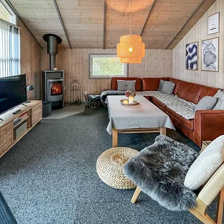 4 Bedroom Gorgeous In Ferienhaus