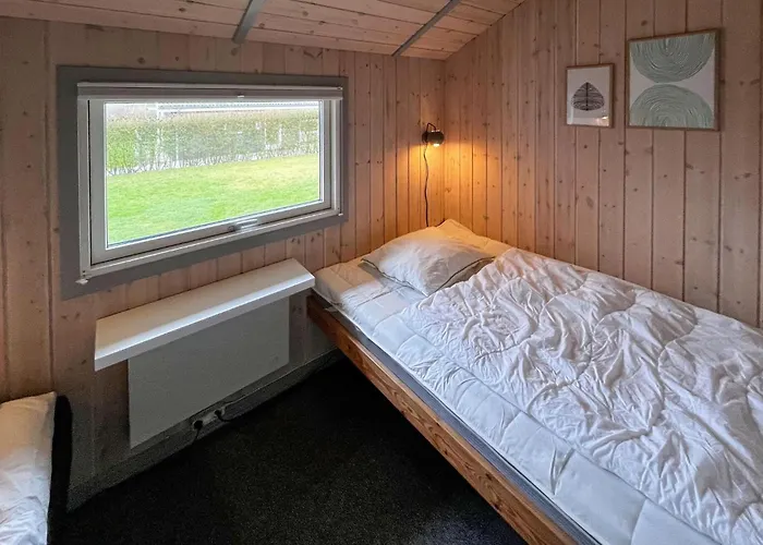 4 Bedroom Gorgeous In Holiday home