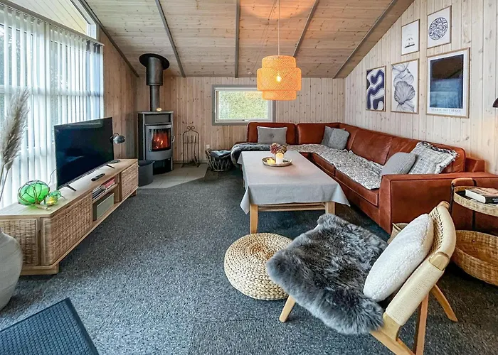 4 Bedroom Gorgeous In Holiday home